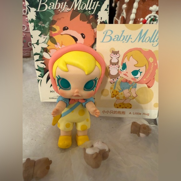 Pop Mart Baby Molly, My Huggable Discovery series, “A Little Hug” - Picture 2 of 10